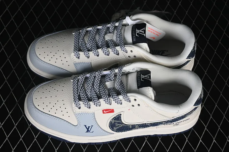 All categories Nk SB Dunk Series Nk SB Dunk Low High-end customized low-top sneakers Nike SB Dunk Low LV joint beige gray blue denim Anniversary high-end customized low-top casual sneakers DN3168-001